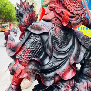 Quan Công múa võ gỗ trắc.
