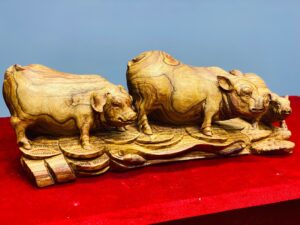 Tam heo gỗ sưa