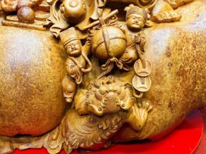Di Lạc Cửu Tiểu vác cành đào ngồi bao tiền Gỗ Nu Hương