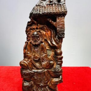 Đạt Ma Ngồi Thiền Dưới Mái Chùa Gỗ Trắc