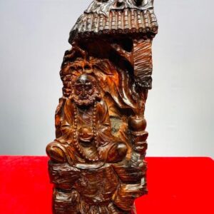Đạt Ma Ngồi Thiền Dưới Mái Chùa Gỗ Trắc