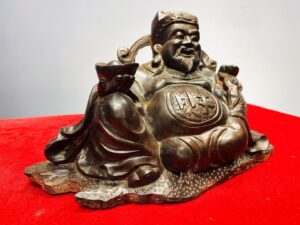 Thần Tài Ngồi Cầm Vàng Gỗ Trắc