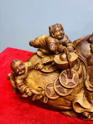 Di Lạc Tam Tiểu Nghê Ngồi Bao Tiền Dưới Cây Gỗ Sưa