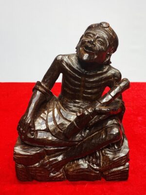 Ông Lão Gỗ Trắc