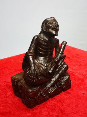 Ông Lão Gỗ Trắc