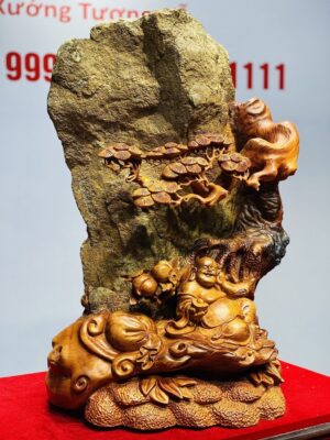 Di Lạc Ngồi Bao Tiền Dưới Tùng Ôm Đá Tự Nhiên Gỗ Hương