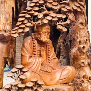 Đạt Ma Sư Tổ Ngồi Thiền Dưới Cây Tùng Gỗ Hương
