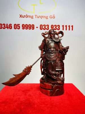 Quan Công Xách Đao Gỗ Trắc