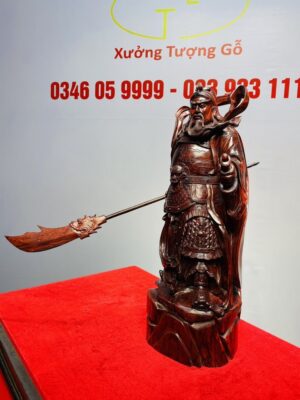 Quan Công Xách Đao Gỗ Trắc