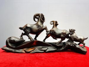 Tam Dương Đứng Cầu Gậy Như Ý Gỗ Trắc