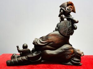 Di Lạc Nhất Tiểu Thiềm Thừ Ngồi Bao Tiền Gậy Như Ý Gỗ Trắc