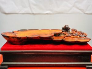 Khay Trà Thiềm Thừ Nấm Linh Chi Gỗ Trắc