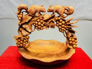 Giỏ Nho Sóc Gỗ Hương