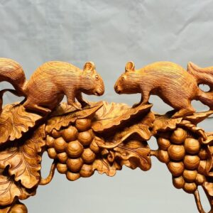 Giỏ Nho Sóc Gỗ Hương