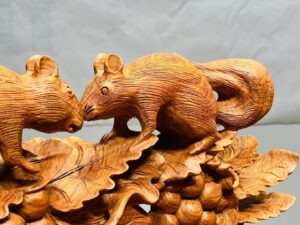 Giỏ Nho Sóc Gỗ Hương