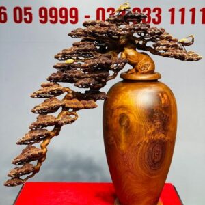Bình tùng hạc gỗ hương.