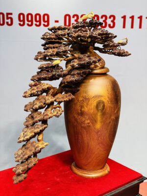 Bình tùng hạc gỗ hương.