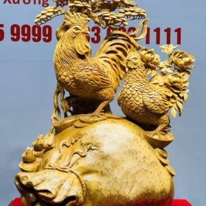 Gia Đình Gà Đứng Bao Tiền Cây Tùng Gỗ Hương