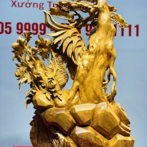 Gia Đình Gà Đứng Bao Tiền Cây Tùng Gỗ Hương
