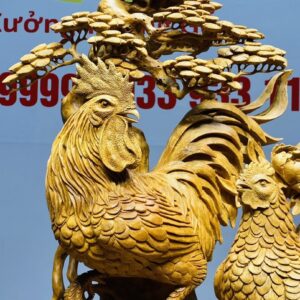 Gia Đình Gà Đứng Bao Tiền Cây Tùng Gỗ Hương