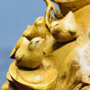 Gia Đình Gà Đứng Bao Tiền Cây Tùng Gỗ Hương