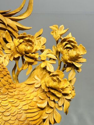 Gia Đình Gà Đứng Bao Tiền Cây Tùng Gỗ Hương