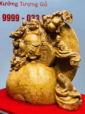 Di Lạc Tam Tiểu Vác Cành Đào Đứng Bao Tiền Gỗ Nu Ngọc Am