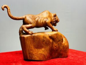 Hổ Săn Mồi Gỗ Nu Ngọc Am