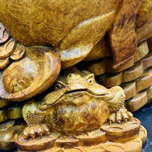 Di Lạc Cửu Tiểu Nghê Thiềm Thừ Ngồi Gốc Tùng Gỗ Nu Hương