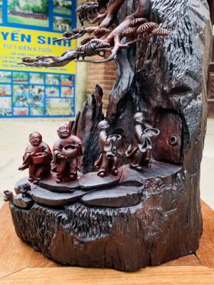 Ngũ Tiểu Lên Chùa Gỗ Trắc