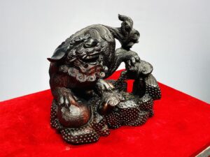 Nhất Nghê Vờn Ngọc Gỗ Trắc