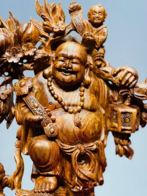 Di Lạc Nhị Tiểu Vác Cành Đào Đứng Bao Tiền Gỗ Sưa