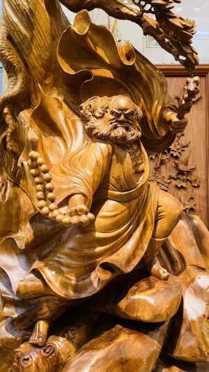 Đạt Ma Múa Võ Đứng Tùng Gỗ Hương