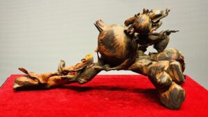 Cành Lựu Sóc Gỗ Trắc