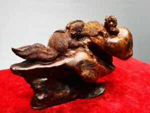 Đôi Sóc Gỗ Nu Sưa