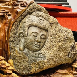Thành Tâm Bái Phật Gỗ Hương Ôm Đá Tự Nhiên