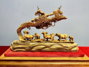 Ngũ Trâu Đứng Tùng Gỗ Hoàng Đàn