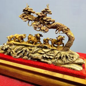 Ngũ Trâu Đứng Tùng Gỗ Hoàng Đàn