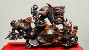 Tam Tỳ Hưu Vờn Cầu Gỗ Trắc