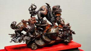 Tam Tỳ Hưu Vờn Cầu Gỗ Trắc