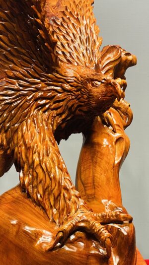 Đại Bàng Gỗ Hương