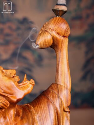 Tế Công Gỗ Hương