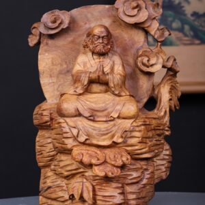 Đạt Ma Ngồi Thiền Gỗ Bách Xanh