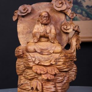 Đạt Ma Ngồi Thiền Gỗ Bách Xanh