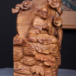 Đạt Ma Ngồi Thiền Gỗ Bách Xanh