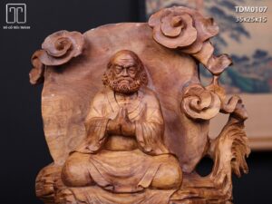 Đạt Ma Ngồi Thiền Gỗ Bách Xanh