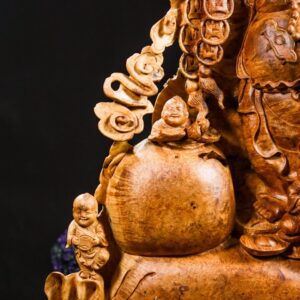 Di Lặc cửu tiểu vác đào gỗ nu hương.