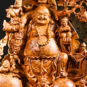Di Lặc cửu tiểu vác đào gỗ nu hương.