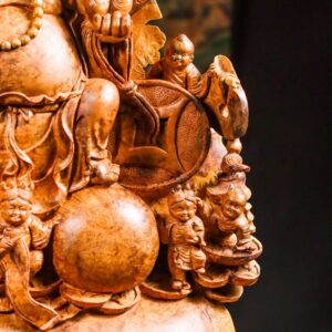 Di Lặc cửu tiểu vác đào gỗ nu hương.