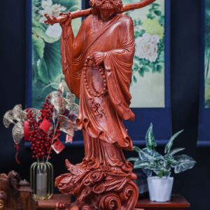 Đạt ma gỗ hương dáng đứng